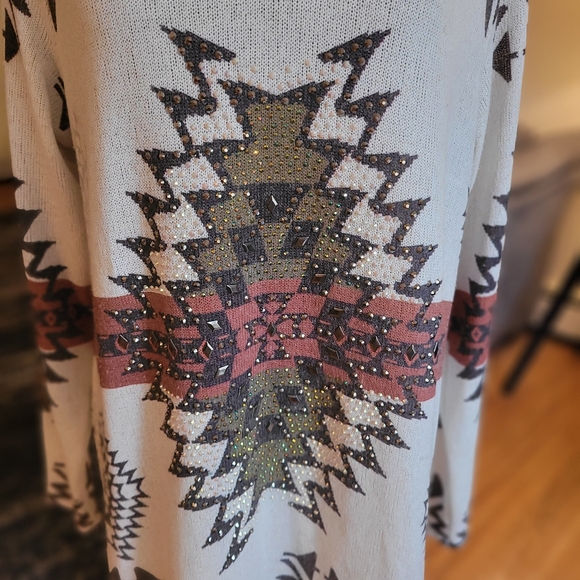 Vocal Aztec Geometric Patterned Long Sleeve Top Size XL - 3X - Picture 5 of 12